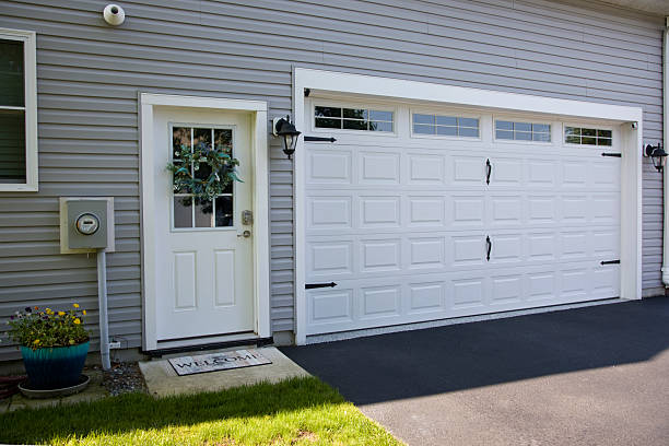 24/7 Emergency Garage Door Panel Replacement experts in Linn County County, KS